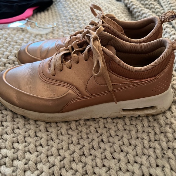 Rose gold Nike Air Max Thea - Picture 4 of 4